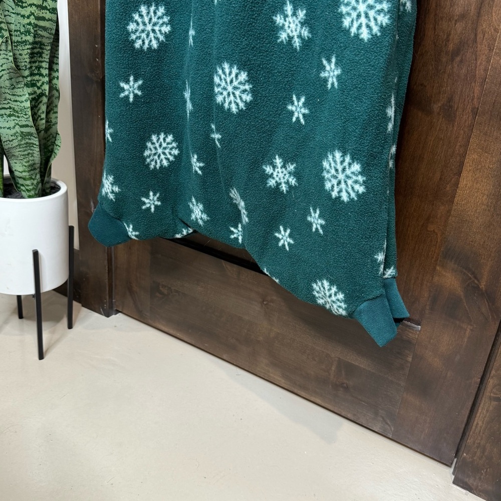 Cherokee Dark Green full body wearable blanket onesie White snowflakes One size - Picture 4 of 8